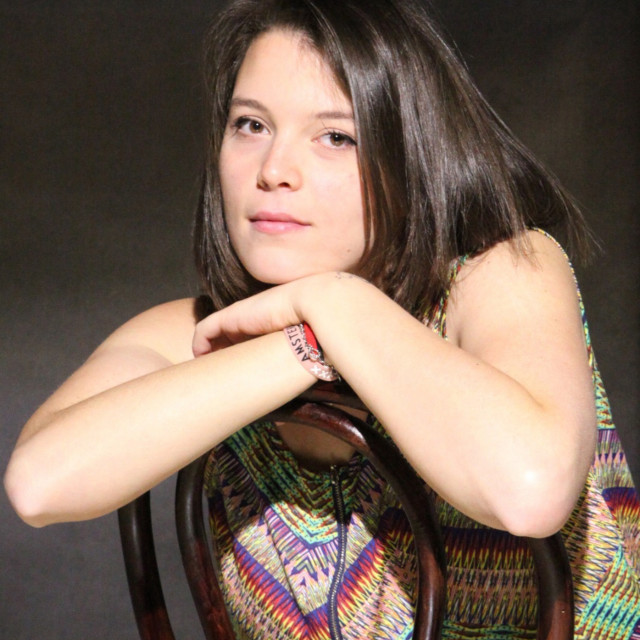 Listen to Paura song with lyrics from Perla