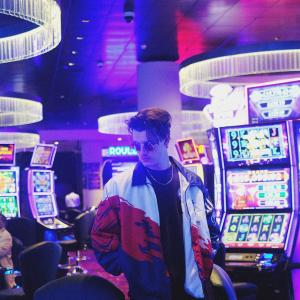 ดาวน์โหลดและฟังเพลง Complacent (feat. Paleblu & Aaron King) พร้อมเนื้อเพลงจาก Luke Glazsher