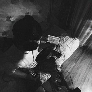 收聽Kraków的Не хотел (Explicit)歌詞歌曲