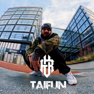 ดาวน์โหลดและฟังเพลง Taifun (feat. romaNecredinciosu) พร้อมเนื้อเพลงจาก Keri