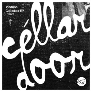 收聽Viadrina的Blackdoor歌詞歌曲