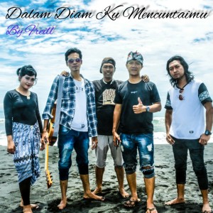 Dengarkan Dalam Diam Ku Mencintaimu lagu dari Freill dengan lirik