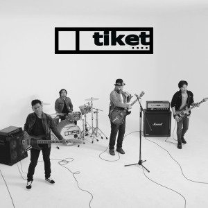 ดาวน์โหลดและฟังเพลง Hanya Kamu Yang Bisa (Electric Version) (Remastered 2022) พร้อมเนื้อเพลงจาก Tiket
