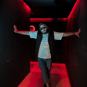 ดาวน์โหลดและฟังเพลง ميعدي يومك (Radio Edit) พร้อมเนื้อเพลงจาก Ahmed Troy