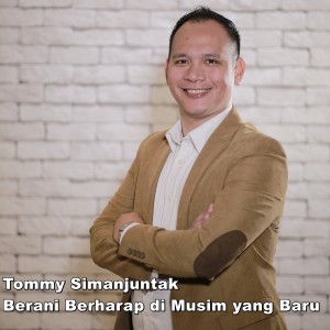 收听Tommy Simanjuntak的Berani Berharap Di Musim Yang Baru歌词歌曲
