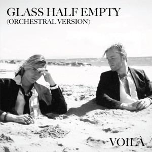 ดาวน์โหลดและฟังเพลง Glass Half Empty (Orchestral Version) พร้อมเนื้อเพลงจาก Voila