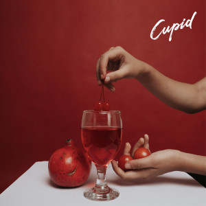 ดาวน์โหลดและฟังเพลง Cupid พร้อมเนื้อเพลงจาก Ray Viera Laxmana