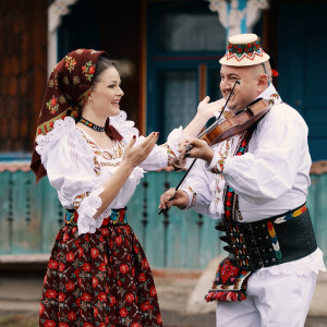Album Pun Sub Pernă Busuioc from Amalia Ursu
