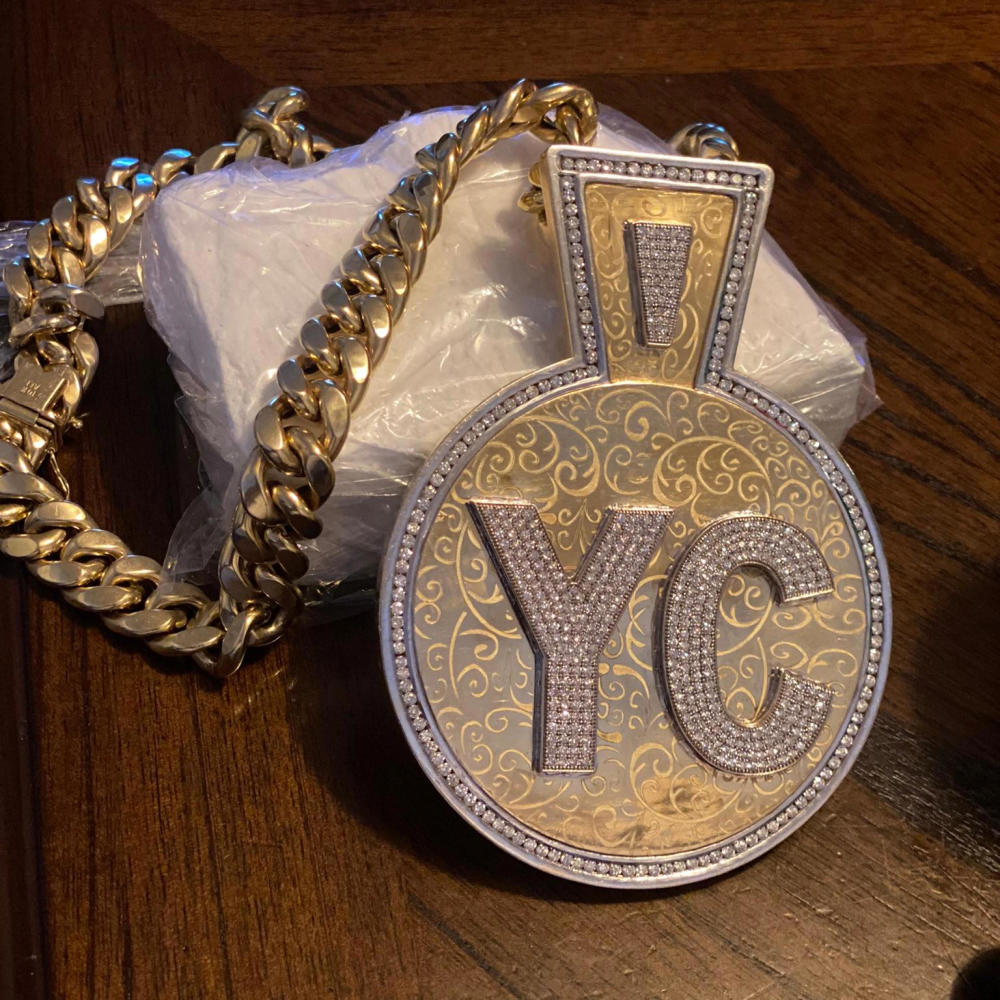 DIAMONDS ON MY NECK (Explicit)