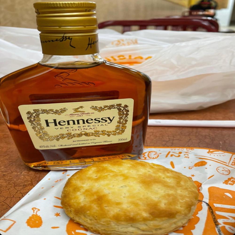 Henny Biscuit (feat. Ragin Rose & WaveGodRay) (Explicit)