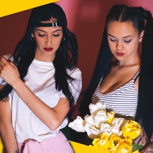 收聽Nemazalány的Hello, Hello (Explicit)歌詞歌曲