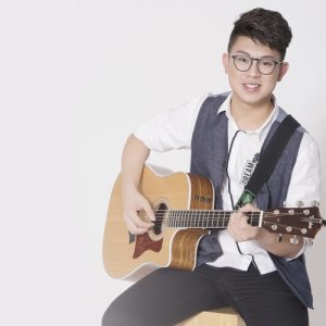 Dengarkan lagu Jump (Single Version) nyanyian 莫凯谦 dengan lirik