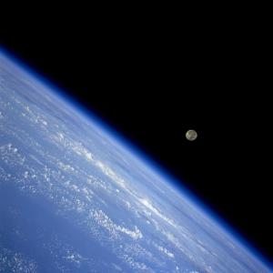 收聽OM3GA的Planet歌詞歌曲