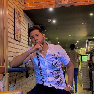 Dengarkan Ana Albe Ayez Sarma lagu dari Moslem dengan lirik