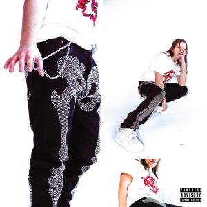 收聽Claire Yotts的Magazines (Explicit)歌詞歌曲