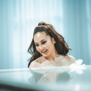 收聽Ankhmaa的Tengeriin Shigtgee歌詞歌曲