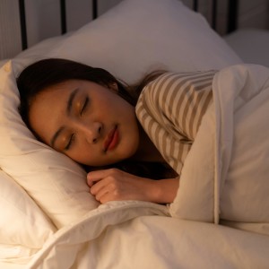 ดาวน์โหลดและฟังเพลง Sleep Gentle Night Music พร้อมเนื้อเพลงจาก Calm Music