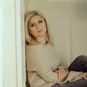 Dengarkan lagu Ike, shkove nyanyian Merita Bunjaku dengan lirik