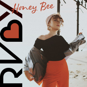 ดาวน์โหลดและฟังเพลง Honey Bee พร้อมเนื้อเพลงจาก RVBY