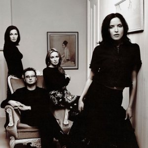 ดาวน์โหลดและฟังเพลง Long Night (Radio Edit) พร้อมเนื้อเพลงจาก The Corrs