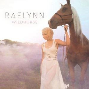 收聽RaeLynn的WildHorse歌詞歌曲