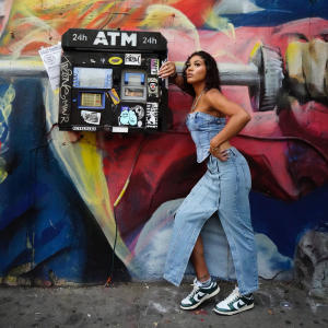 收聽Perla的R3BEL歌詞歌曲