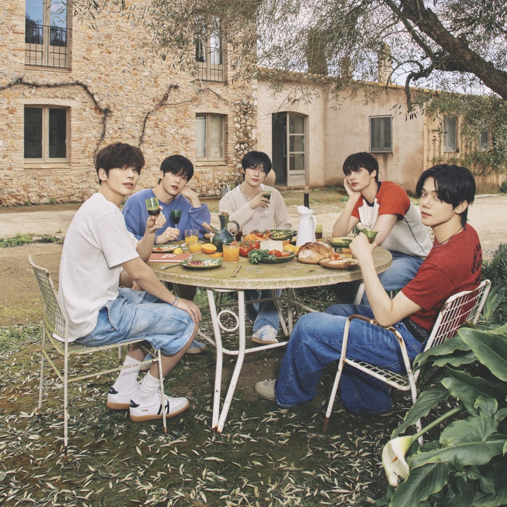 Tomorrow X Together (투모로우바이투게더)
