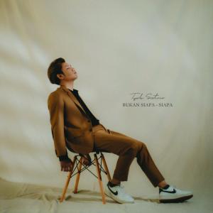 Listen to Bukan Siapa - Siapa song with lyrics from Tyok Satrio