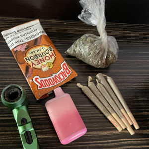 收聽VNKNOWNARTIST的****zrmybestfriend (Explicit)歌詞歌曲