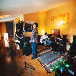 Listen to Traguardo - In Salotto song with lyrics from Ayo Mich