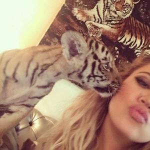 收聽zak hilton的ME TOO (feat. maxo xoxo) (Explicit)歌詞歌曲