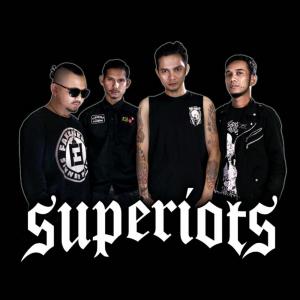 收听SUPERIOTS的Sejuta Masalah歌词歌曲