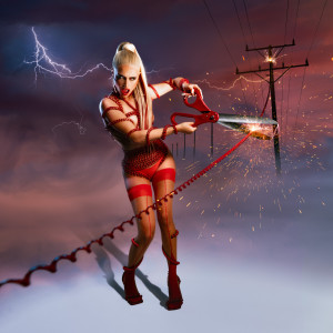 Dengarkan lagu Hello nyanyian Gia Woods dengan lirik