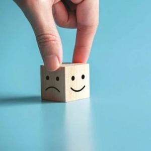 ดาวน์โหลดและฟังเพลง Movete o te muevo พร้อมเนื้อเพลงจาก Lil Kennedy