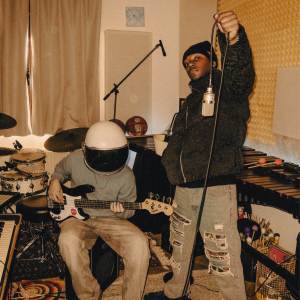 收聽Drooving的Topless歌詞歌曲