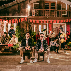 Listen to Đi Về Nhà song with lyrics from Đen
