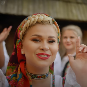Listen to Cununa Descununata song with lyrics from Oana Tomoiaga