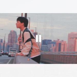 Listen to 일시정지 song with lyrics from IO:white