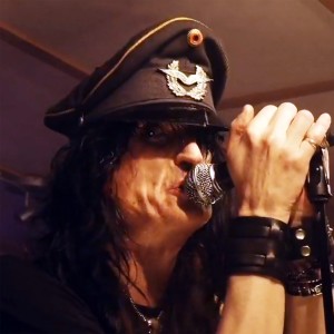 收聽Backstreet Girls的Rolling with the Stones (Live)歌詞歌曲