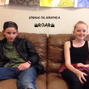ดาวน์โหลดและฟังเพลง Roar พร้อมเนื้อเพลงจาก Joshua og Amathea