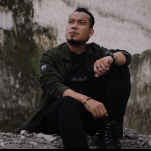 收听Andra Respati的Antara Cinta Dan Setia歌词歌曲