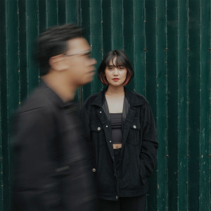 Listen to Berjalanlah song with lyrics from Polkadots