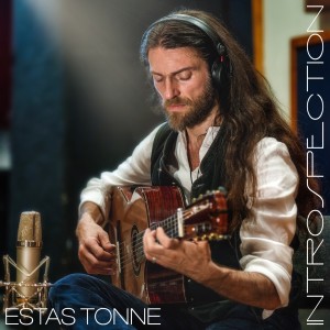 收聽Estas Tonne的Introspection歌詞歌曲