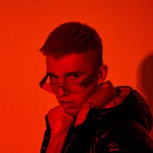 Listen to Я читаю твоё тело song with lyrics from SLS