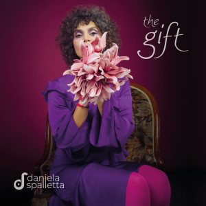 ดาวน์โหลดและฟังเพลง The Gift พร้อมเนื้อเพลงจาก Daniela Spalletta