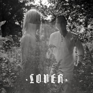 ดาวน์โหลดและฟังเพลง Freeloader พร้อมเนื้อเพลงจาก Lover