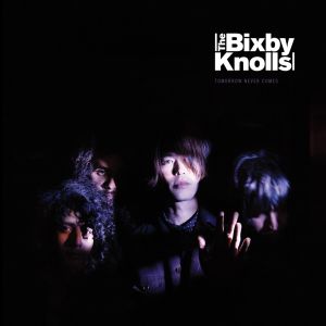 ดาวน์โหลดและฟังเพลง Tomorrow Never Comes พร้อมเนื้อเพลงจาก The Bixby Knolls