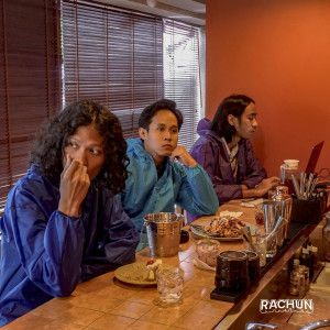 Dengarkan lagu Akhir Pekan - Versi Sopan nyanyian Rachun dengan lirik