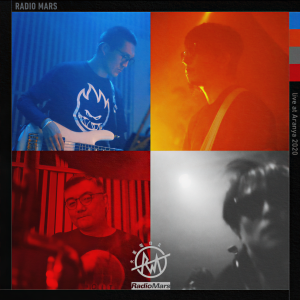 Dengarkan 别致 (Live) lagu dari 火星电台 dengan lirik