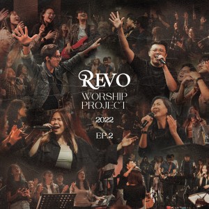 Dengarkan lagu Love Is Alive (feat. Jayvine Ramma) nyanyian Revolution dengan lirik